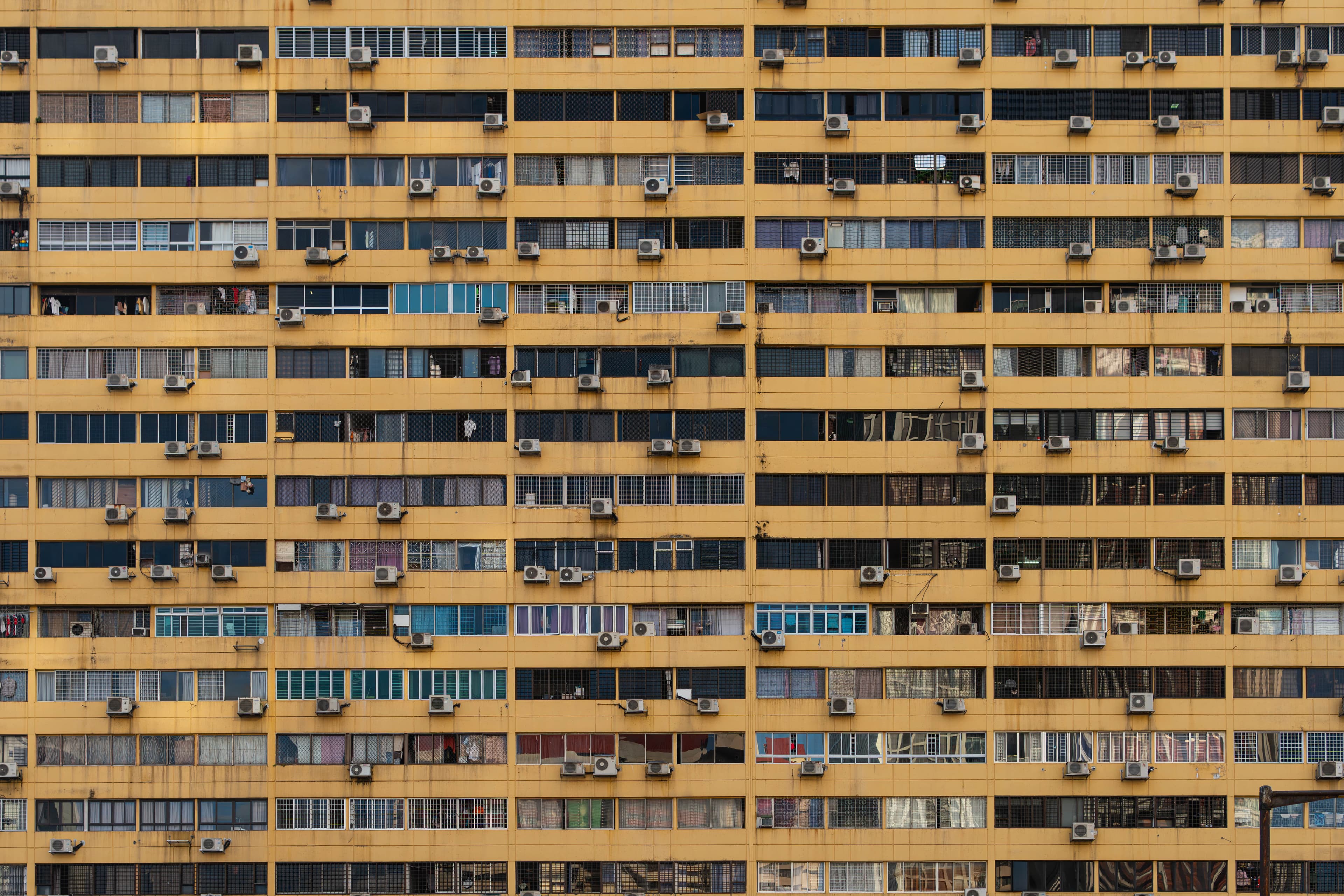 20241210-yellow-building.jpg